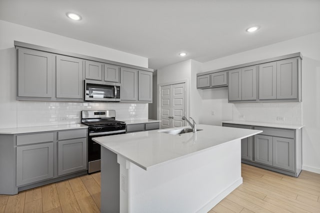 238 Twin View Vista Dr, Lavon, TX 75166 - kitchen featuring stainless steel appliances, gray cabinetry, a sink, and recessed lighting