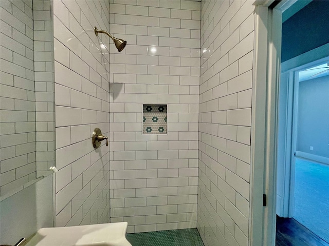 714 Beacon, Dallas, TX 75214 - bathroom featuring tiled shower