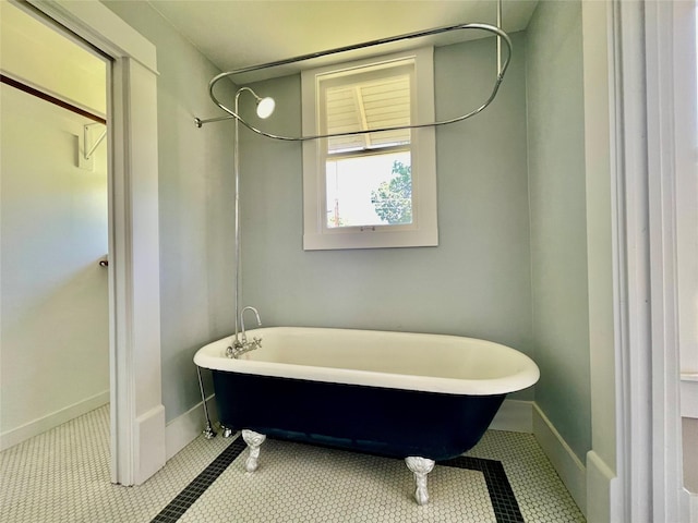 714 Beacon, Dallas, TX 75214 - bathroom with baseboards