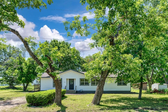 103 Ivy St, Kerens, TX 75144 - view of front of home featuring a front yard
