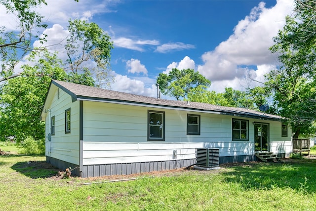 103 Ivy St, Kerens, TX 75144 - view of front of home featuring central AC and a front lawn