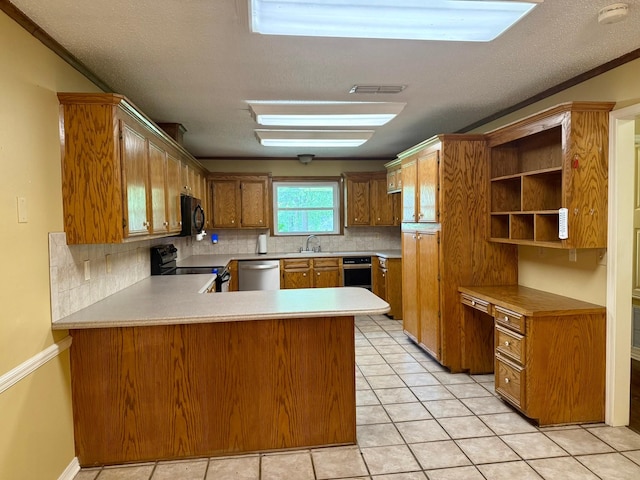 11535 Timber Ridge Dr, Keithville, LA 71047 - kitchen with black appliances, a sink, tasteful backsplash, a peninsula, and light countertops