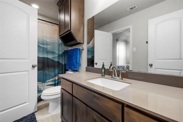 205 Big Creek Loop, Hewitt, TX 76643 - full bathroom featuring toilet, vanity, and curtained shower