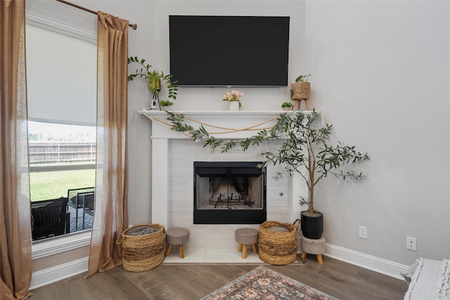 205 Big Creek Loop, Hewitt, TX 76643 - living area with wood finished floors, a fireplace, and baseboards