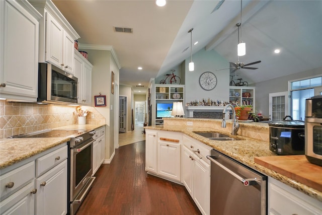 622 Green Meadow Trl, Holly Lake Ranch, TX 75765 - kitchen featuring appliances with stainless steel finishes, a sink, open floor plan, tasteful backsplash, and vaulted ceiling