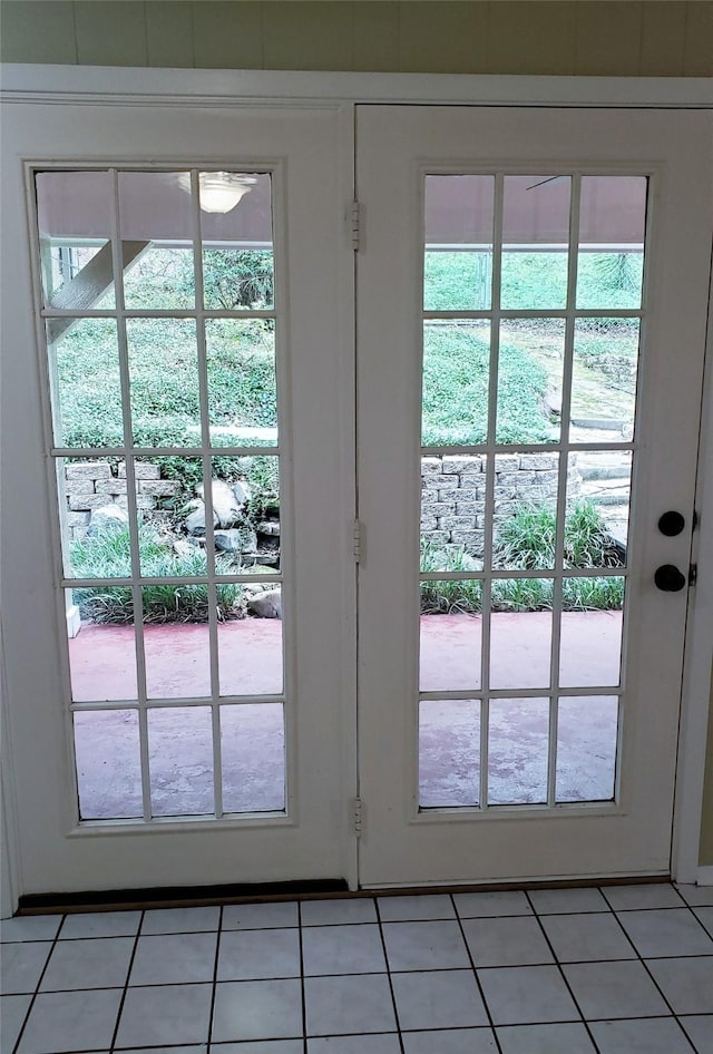 401 S Timberlane, Lone Star, TX 75638 - entryway featuring light tile patterned floors