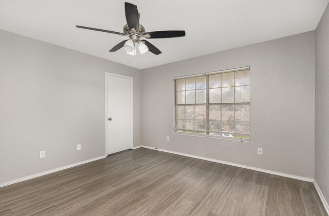 912 Brae Loch Dr, Dallas, TX 75217 - unfurnished room featuring wood finished floors, baseboards, and a ceiling fan