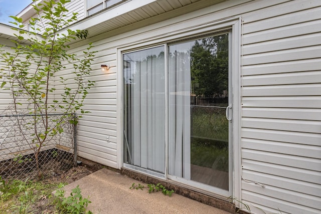 912 Brae Loch Dr, Dallas, TX 75217 - view of exterior entry