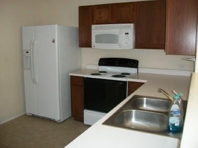 833 San Miguel Trl, Fort Worth, TX 76052 - kitchen featuring white appliances, a sink, and light countertops