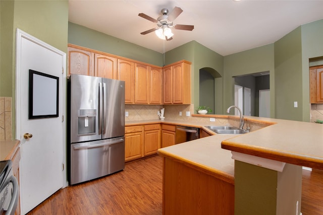 4017 Summerhill Ln, Fort Worth, TX 76244 - kitchen with stainless steel appliances, a sink, tasteful backsplash, light countertops, and a ceiling fan