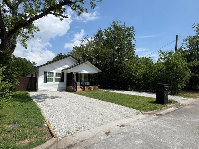 1511 Gurley Ave, Waco, TX 76706 - view of front of home featuring a porch and driveway