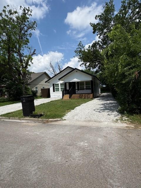 1511 Gurley Ave, Waco, TX 76706 - bungalow with gravel driveway, covered porch, and a front lawn