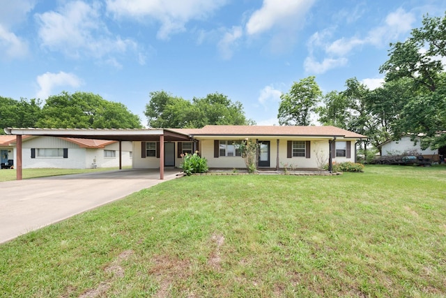 104 W Oak St, Yantis, TX 75497 - ranch-style home featuring a carport, driveway, and a front yard