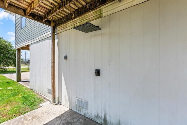 970 Gulfview Dr, Crystal Beach, TX 77650 - view of doorway to property