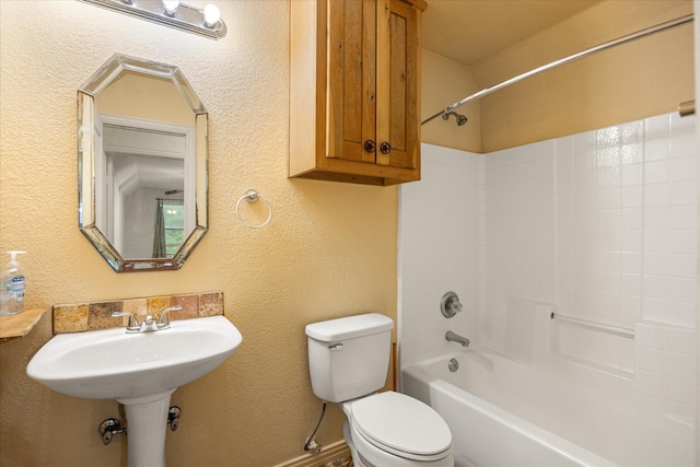 1511 Cabaniss Ln, Weatherford, TX 76088 - bathroom with toilet, washtub / shower combination, and a textured wall