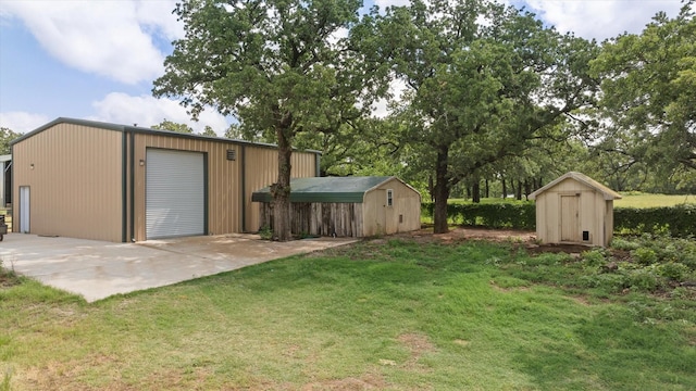 1511 Cabaniss Ln, Weatherford, TX 76088 - view of green lawn featuring a garage