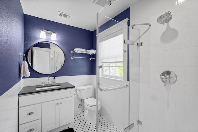 435 Allison Dr, Dallas, TX 75208 - full bathroom with a stall shower, vanity, toilet, and a textured wall