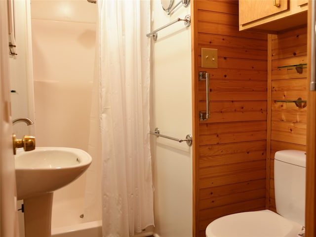 2226 Bethany Rd, Sherman, TX 75090 - full bath featuring toilet and curtained shower