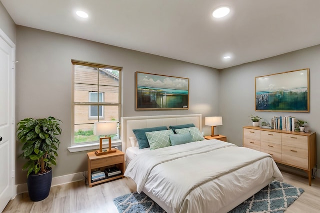 9726 Cushing Dr, Dallas, TX 75217 - bedroom with light wood-style flooring, baseboards, and recessed lighting