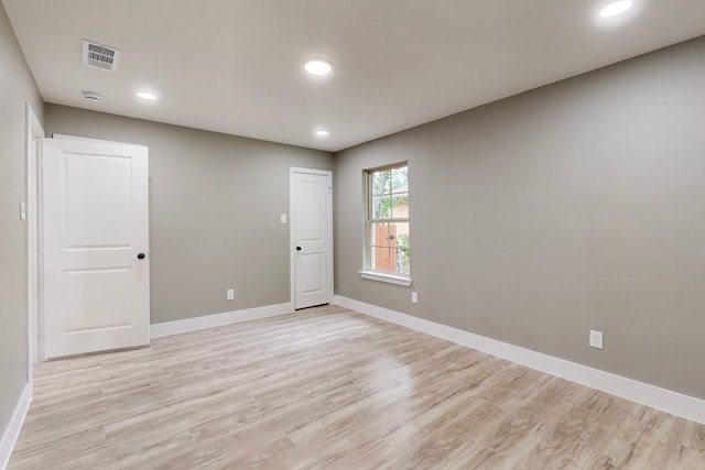 9726 Cushing Dr, Dallas, TX 75217 - unfurnished room with light wood finished floors, baseboards, and recessed lighting
