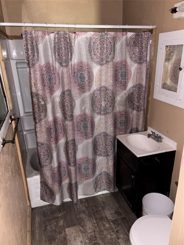 105 Philview St, Borger, TX 79007 - bathroom featuring vanity, toilet, and shower / bath combination with curtain