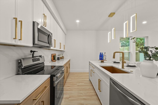 1336 Compton St, Dallas, TX 75203 - kitchen with stainless steel appliances, a sink, light wood-type flooring, light countertops, and recessed lighting