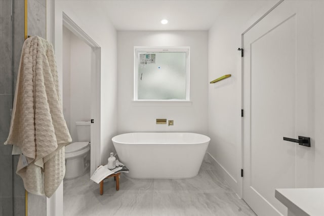 1336 Compton St, Dallas, TX 75203 - bathroom with a soaking tub, toilet, marble finish floors, and recessed lighting