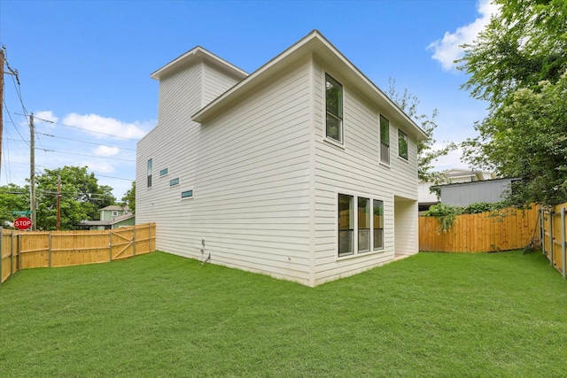 1336 Compton St, Dallas, TX 75203 - view of back of house