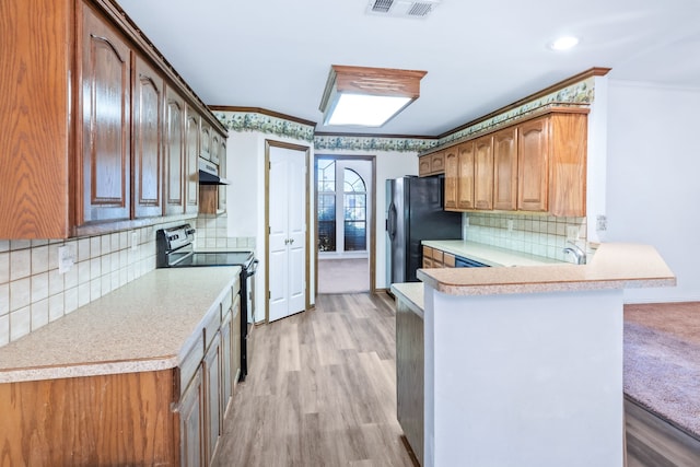 5282 Homeplace Ln, Kaufman, TX 75142 - kitchen featuring electric stove, freestanding refrigerator, a peninsula, crown molding, and light countertops