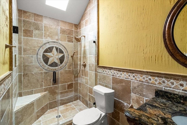 810 W Lonesome Dove Trl, Arlington, TX 76001 - full bathroom with a stall shower, toilet, tile walls, lofted ceiling, and wainscoting