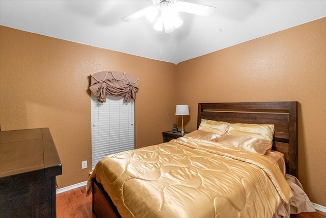 810 W Lonesome Dove Trl, Arlington, TX 76001 - bedroom featuring wood finished floors, baseboards, a ceiling fan, and a textured wall
