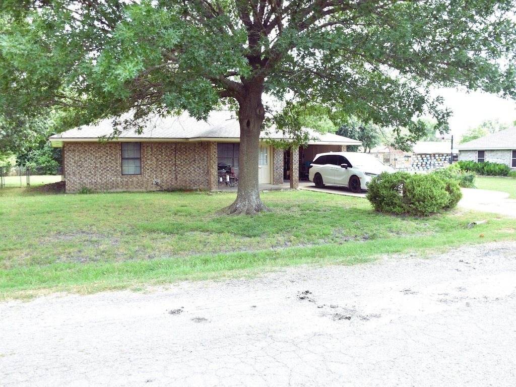 401 E Hunt St, Leonard, TX 75452 - ranch-style house featuring driveway, a front lawn, and an attached garage