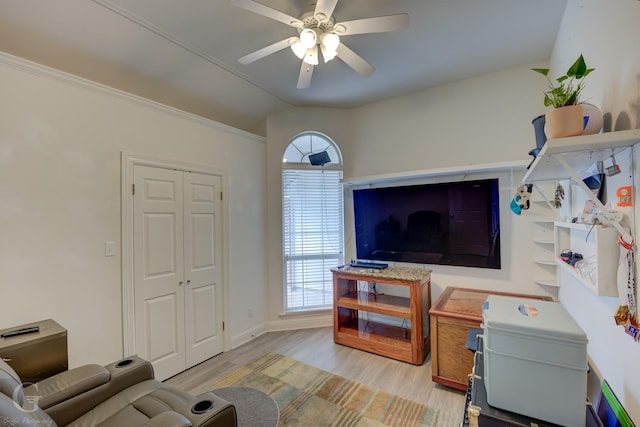 4002 Wilderness Ln, Bossier City, LA 71111 - living room featuring wood finished floors, ceiling fan, baseboards, and vaulted ceiling