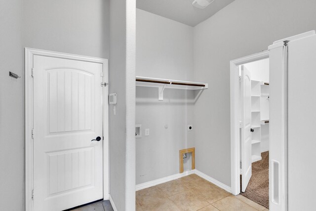 417 Sagebrush Ln, Waxahachie, TX 75165 - laundry area featuring hookup for an electric dryer, light tile patterned floors, hookup for a gas dryer, baseboards, and hookup for a washing machine