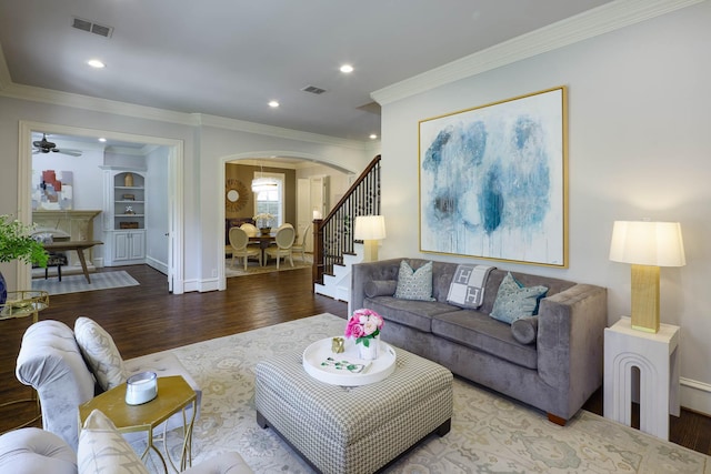 2900 Amherst Ave, University Park, TX 75225 - living area featuring arched walkways, wood finished floors, ceiling fan, ornamental molding, and recessed lighting