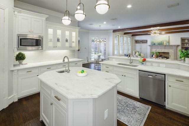 2900 Amherst Ave, University Park, TX 75225 - kitchen featuring appliances with stainless steel finishes, a sink, an island with sink, tasteful backsplash, and recessed lighting