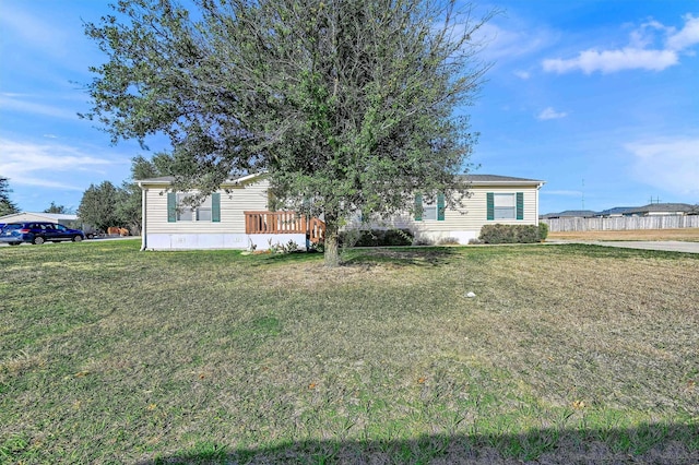 115 Candlewood Cir, Gainesville, TX 76240 - view of front facade featuring a front lawn