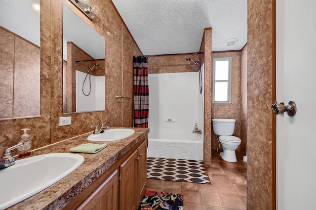 115 Candlewood Cir, Gainesville, TX 76240 - full bathroom featuring shower / bath combo with shower curtain, toilet, double vanity, and a textured ceiling