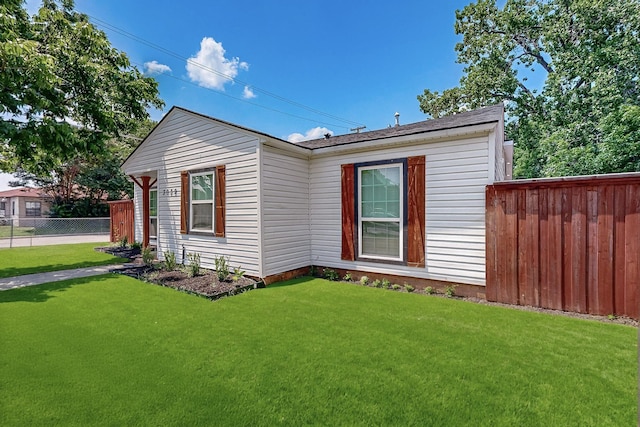 3039 Dutton Dr, Dallas, TX 75211 - view of home's exterior