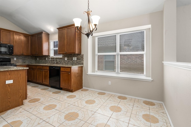 648 Tabasco Trl, Arlington, TX 76002 - kitchen featuring black appliances, tasteful backsplash, vaulted ceiling, a chandelier, and baseboards