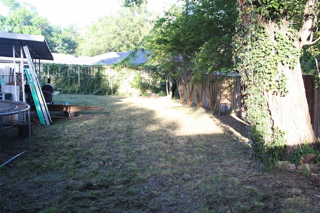 612 Ranier Cir, Garland, TX 75041 - view of yard featuring a trampoline