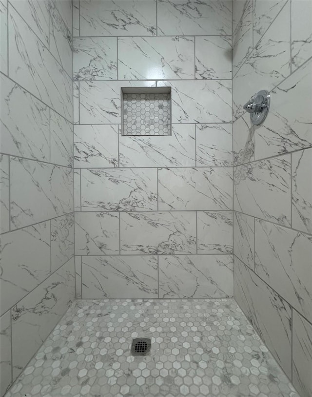 3107 Hale Ave, Fort Worth, TX 76106 - bathroom featuring tiled shower