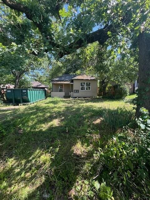 2316 W Walker St, Denison, TX 75020 - view of grassy yard featuring a swimming pool