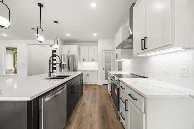 605 Utopia Rd, Tool, TX 75143 - kitchen with appliances with stainless steel finishes, a sink, backsplash, white cabinets, and wood finished floors