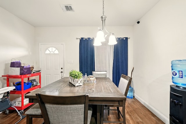 2901 18th St, Fort Worth, TX 76106 - dining space featuring wood finished floors and baseboards