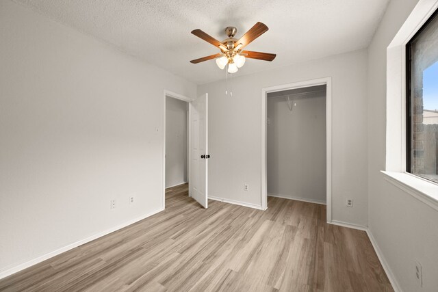 2911 Post Oak Dr, Euless, TX 76039 - unfurnished bedroom featuring light wood finished floors, baseboards, a closet, and a ceiling fan