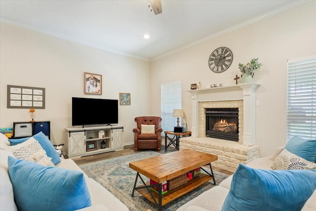 713 Tahoe Trl, Hewitt, TX 76643 - living room featuring ornamental molding, wood finished floors, a fireplace, baseboards, and recessed lighting