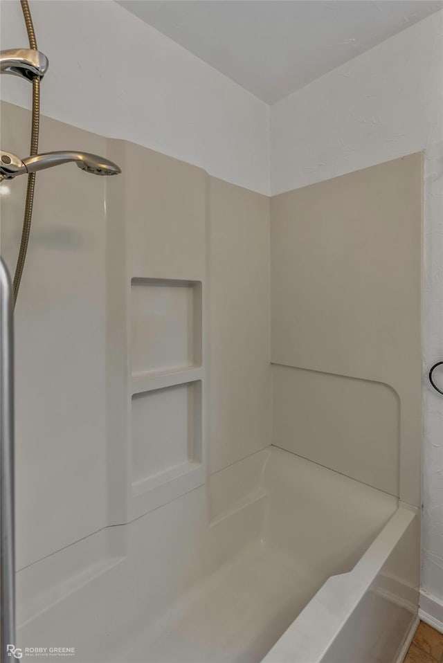 2932 W Cavett Dr, Shreveport, LA 71104 - view of full bathroom