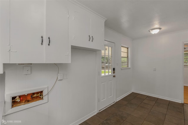 2932 W Cavett Dr, Shreveport, LA 71104 - laundry room with crown molding, baseboards, and washer hookup