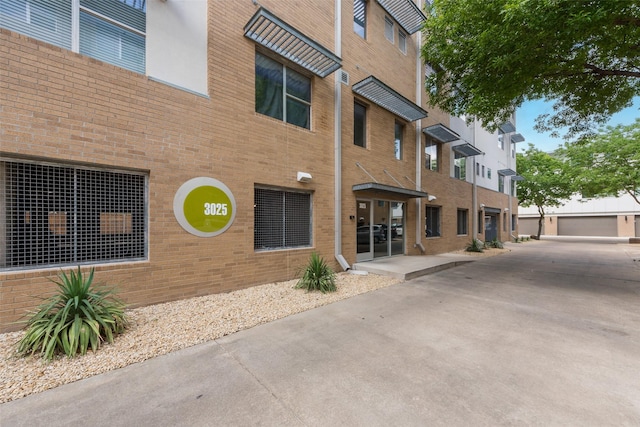 3025 Bryan St Unit 1F, Dallas, TX 75204 - view of building exterior with a residential view